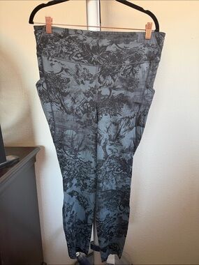 lululemon athletica Gray & Black Scenic Print High-Rise Leggings, 24 inseam